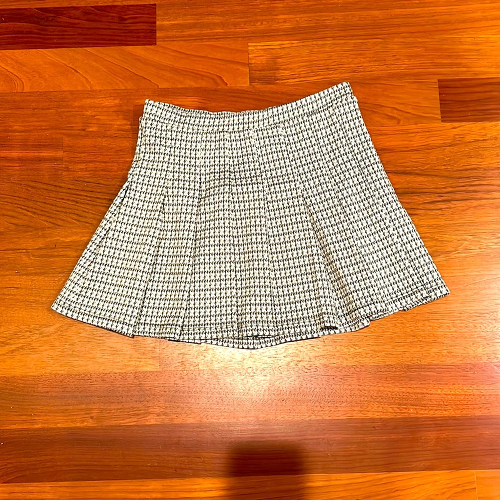 Super cute skater skirt from Alter’d State. White, blue and black coloring.